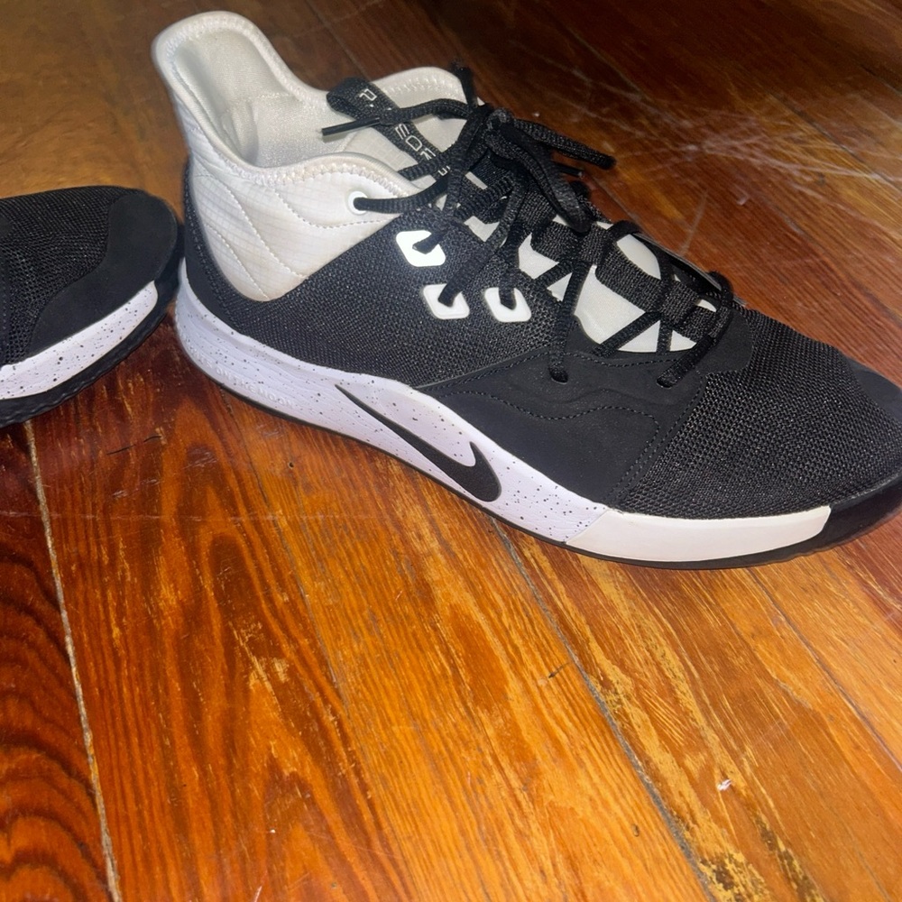 Nike Black and White Sneakers Men’s Size 13